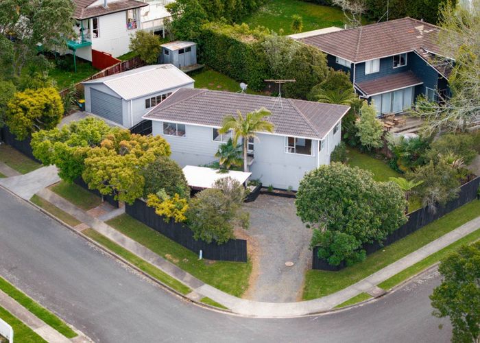  at 1 Babington Place, Torbay, Auckland