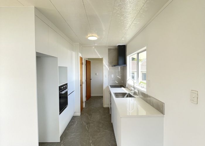 at 6 Topaz Place, Wiri, Auckland