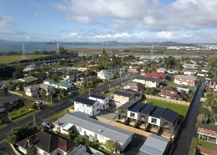  at 6/85 Royal View Road, Te Atatū South, Auckland