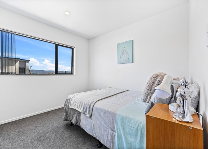  at 4/6 South Pacific Place, Henderson, Waitakere City, Auckland