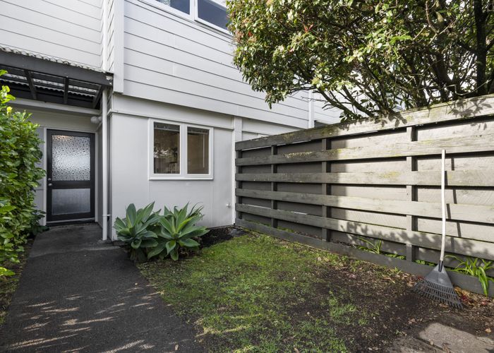 at 2/111 Melrose Road, Mount Roskill, Auckland City, Auckland