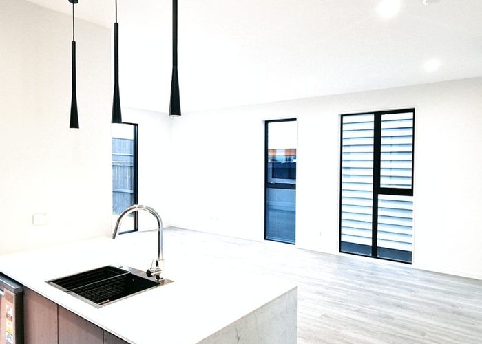  at 6/90 Picasso Drive, West Harbour, Waitakere City, Auckland