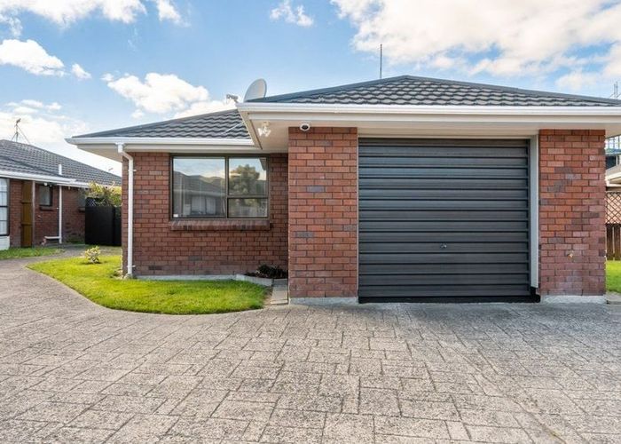  at 2/41 Athlone Crescent North, Avalon, Lower Hutt