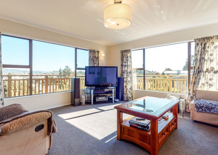  at 3 Gaff Place, Whitby, Porirua, Wellington