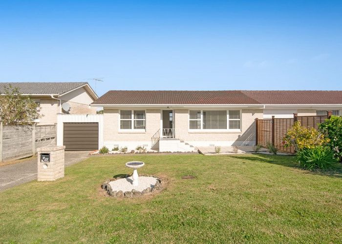  at 2/16 Northumberland Avenue, Belmont, Auckland