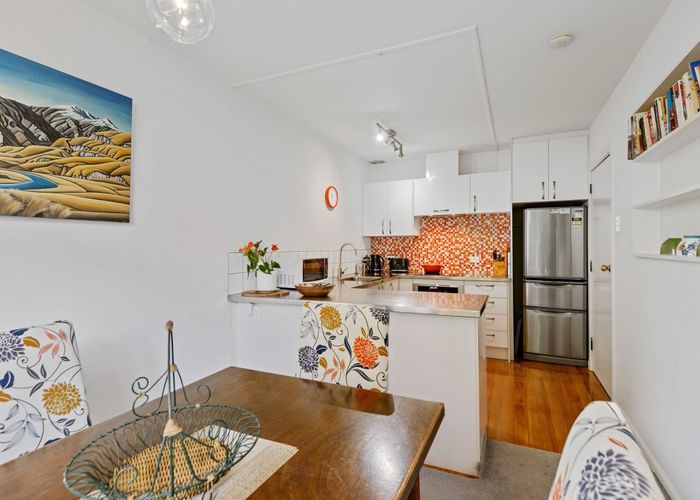  at 2/98 Office Road, Merivale, Christchurch City, Canterbury