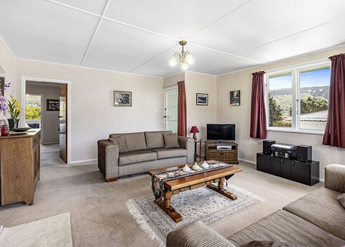  at 4 Taylor Terrace, Tawa, Wellington