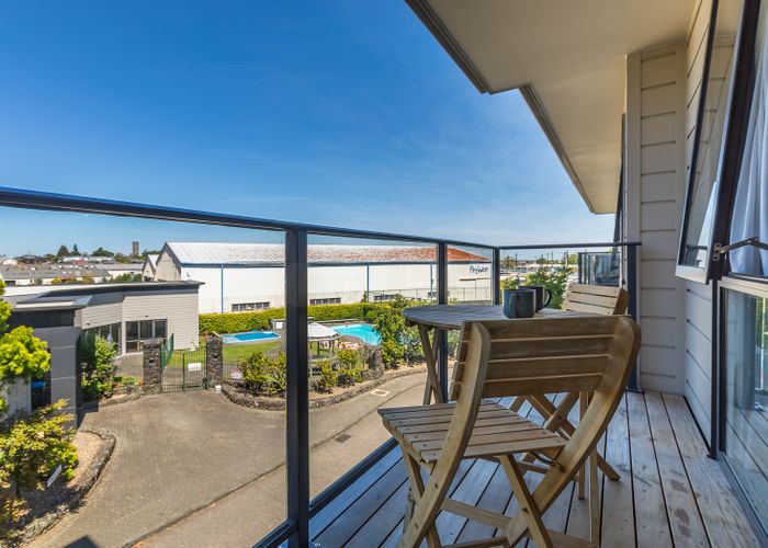  at 10/68 Mountain Road, Mount Wellington, Auckland