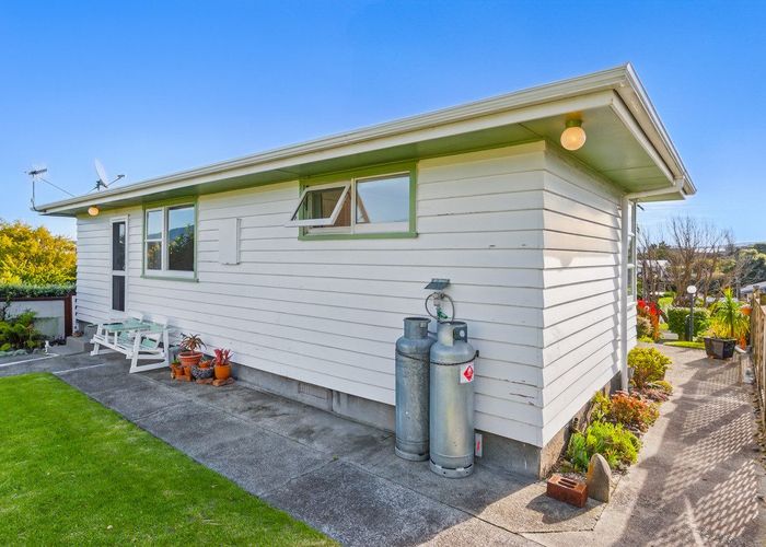  at 52 Kiwi Road, Raumati Beach, Kapiti Coast, Wellington