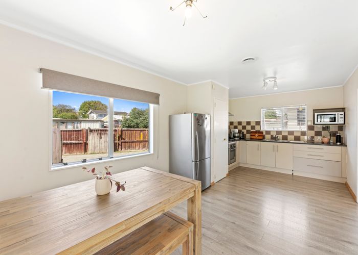  at 2/8 Jontue Place, Clover Park, Auckland