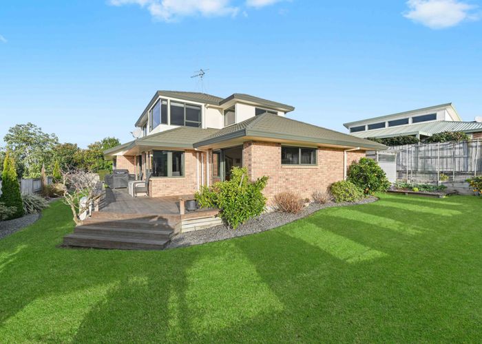  at 4 Hubert Place, Chartwell, Hamilton