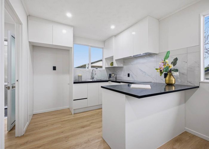  at 2/14 Silver Creek Road, Weymouth, Manukau City, Auckland