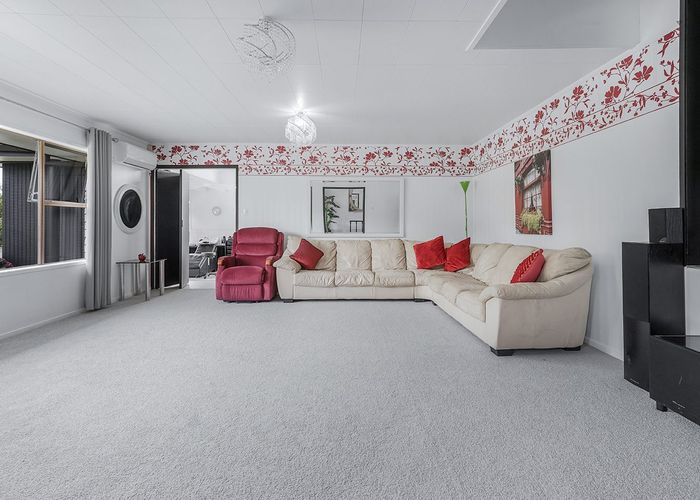  at 32 Chedworth Avenue, Chedworth, Hamilton