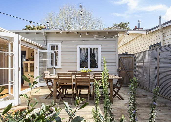  at 11 Cardwell Street, Onehunga, Auckland