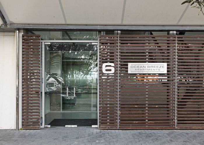  at 2/6 Beach Front Lane, Browns Bay, North Shore City, Auckland