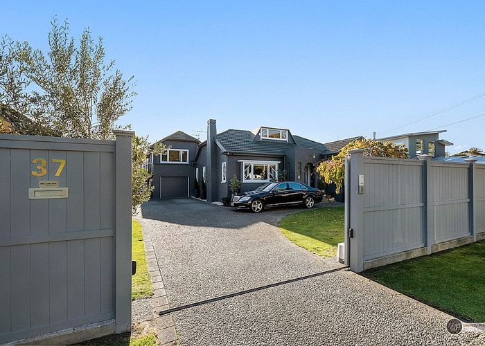  at 37 Pohutukawa Street, Woburn, Lower Hutt