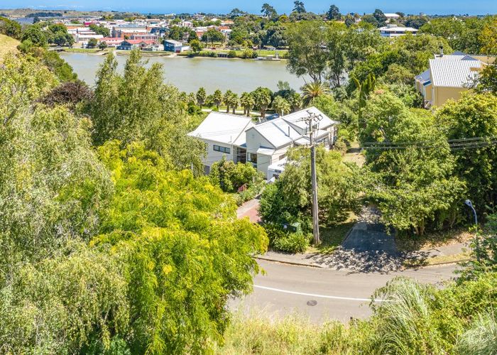  at 4 Wairere Road, Bastia Hill, Whanganui