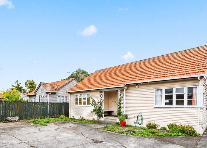  at 218 College Street, West End, Palmerston North