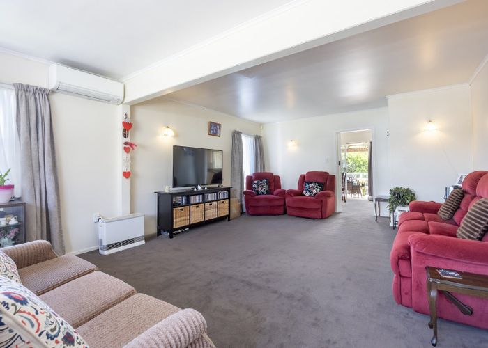  at 27 Mason Street, New Lynn, Waitakere City, Auckland