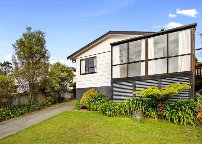  at 6 Whitechapel Grove, Stokes Valley, Lower Hutt