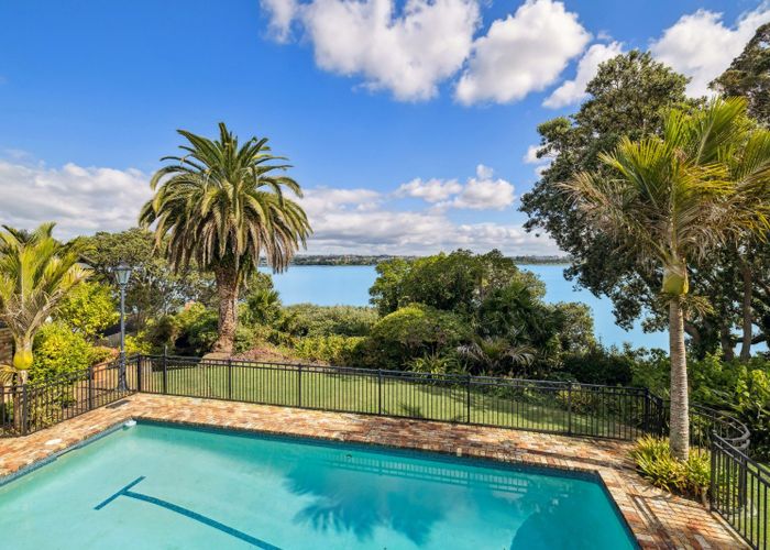  at 7 Beresford Street, Bayswater, North Shore City, Auckland