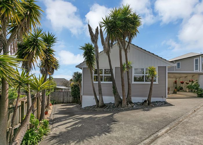  at 14 Winifred Avenue, Bayview, Auckland