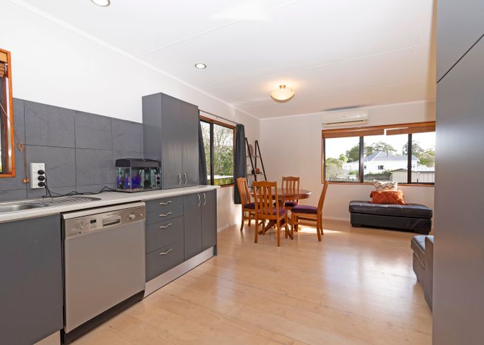  at 2/9 Applewood Drive, Henderson, Auckland