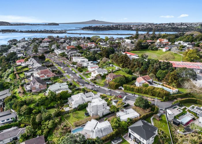  at 19 Stirling Street, Remuera, Auckland