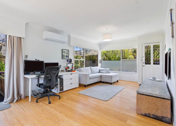  at 1/17 Thornton Road, Milford, Auckland