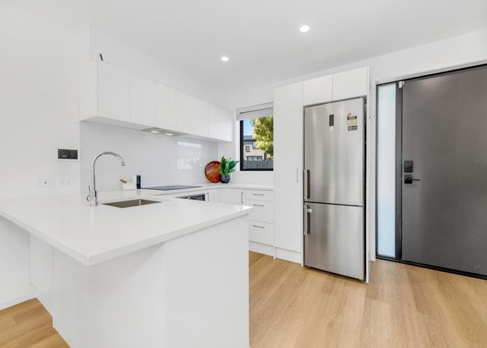  at 6 Rara Lane, Manukau, Auckland