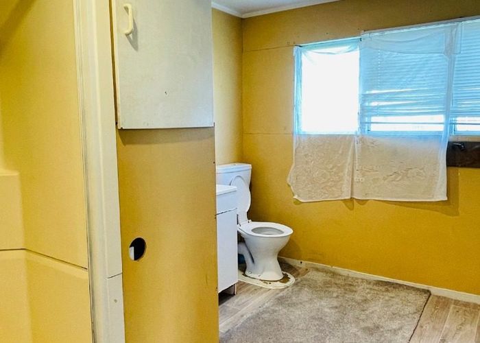  at 8 Boundary Road, Clover Park, Auckland