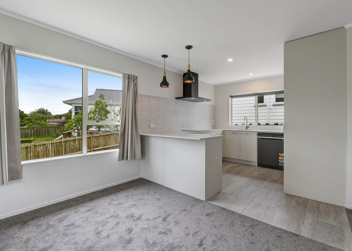  at 2/2 Rook Place, Unsworth Heights, North Shore City, Auckland
