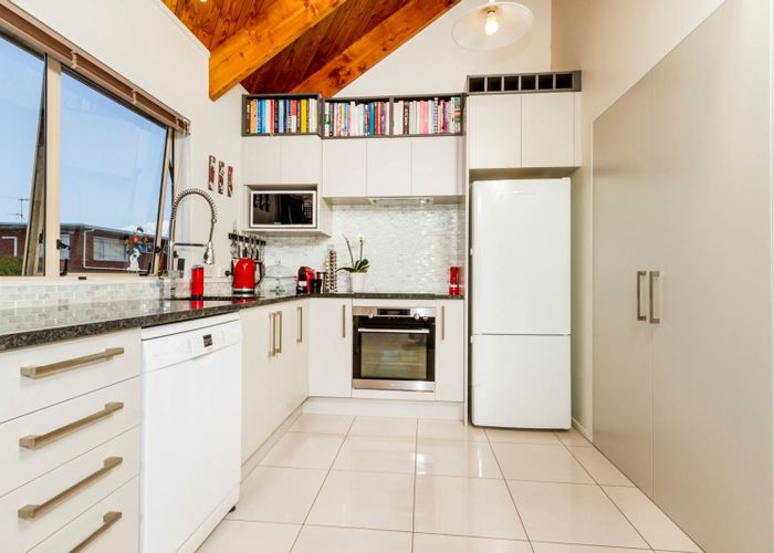 at 1/85 Ocean View Road, Hillcrest, Auckland