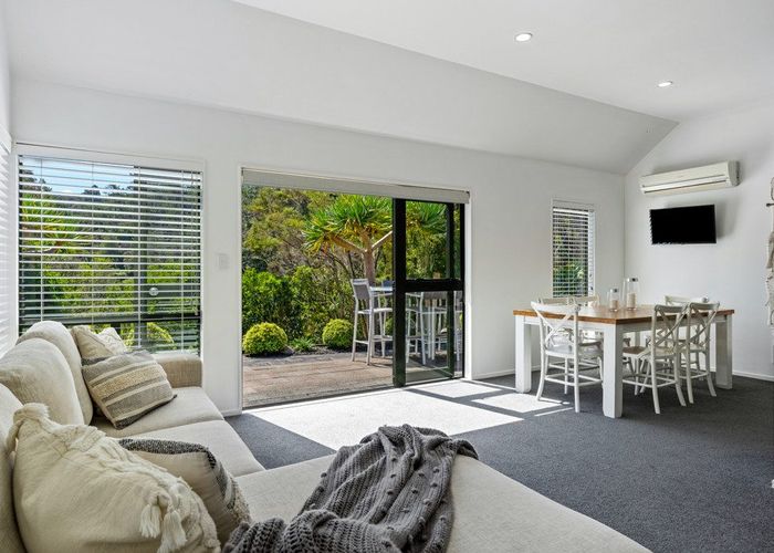  at 2/46 Hale Crescent, Bayview, Auckland