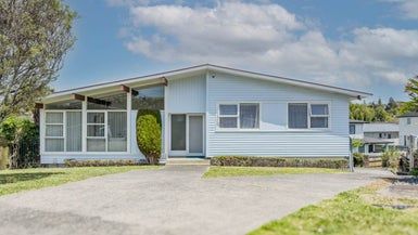  at 11 McHardy Place, Glenfield, Auckland