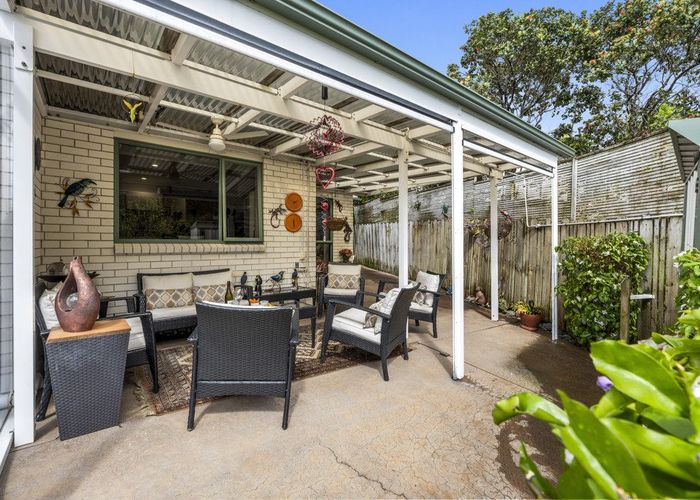  at 16 Sherwood Grove, Northcross, Auckland