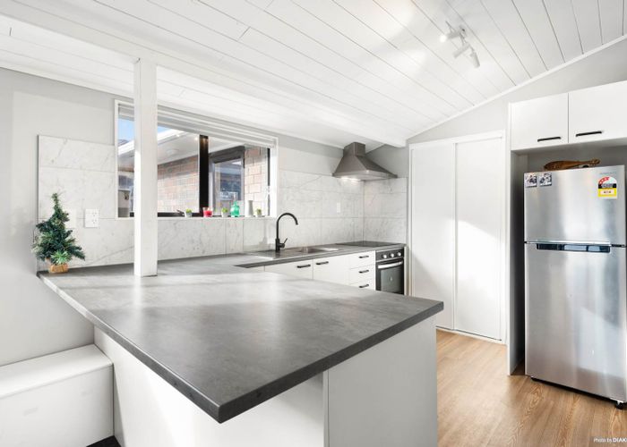  at 4186A Great North Road, Glendene, Auckland