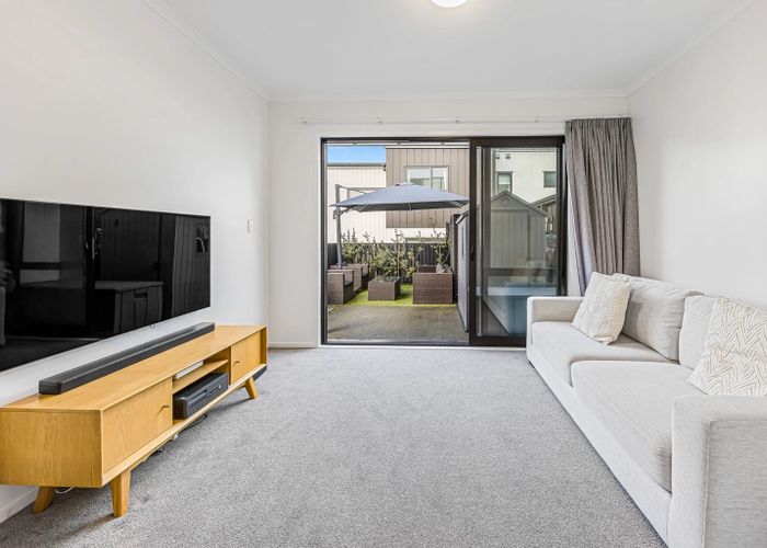  at 2 Hononga Lane, Northcote, Auckland