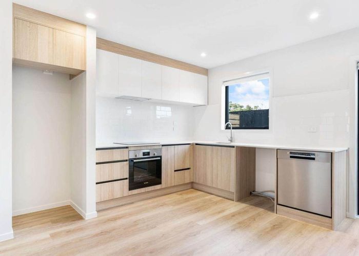  at 7/506 Glenfield Road, Bayview, Auckland