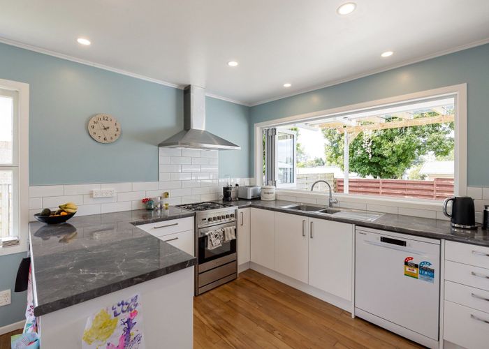  at 10 Paulette Place, Queenwood, Hamilton