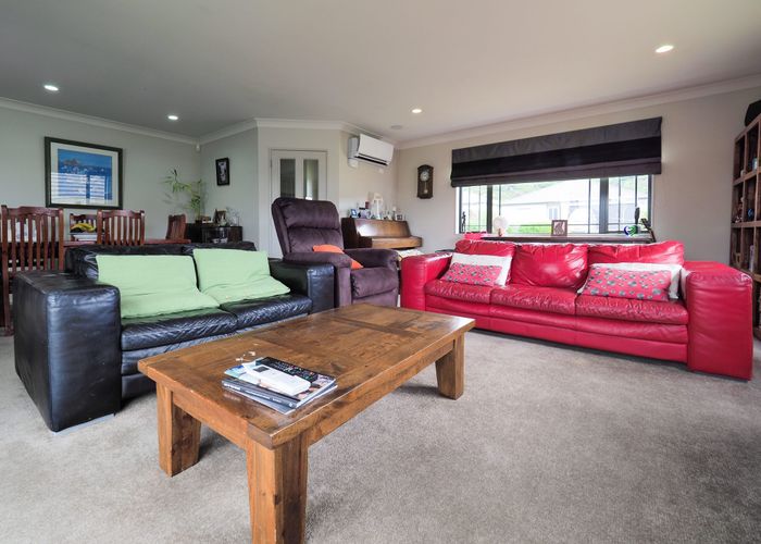  at 33 Staithes Drive North, Whitby, Porirua