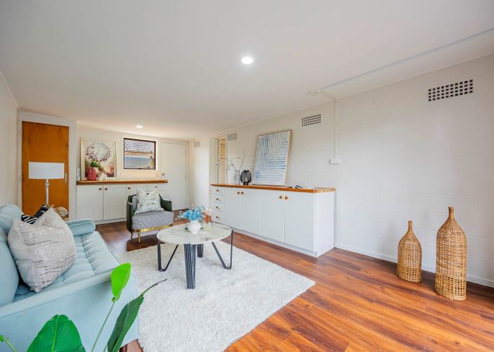  at 2/76 Velma Road, Hillcrest, North Shore City, Auckland