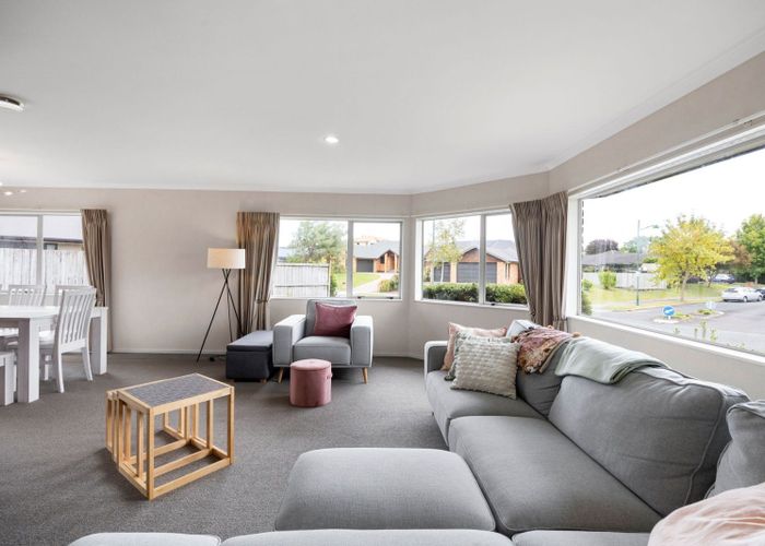  at 81 Wiltshire Drive, Huntington, Hamilton