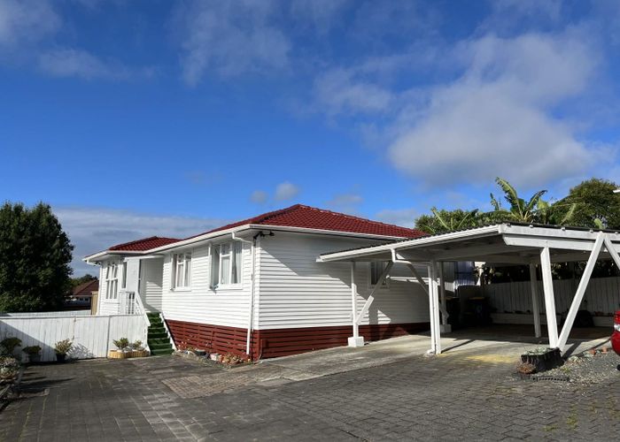  at 2/8 Valdale Road, Henderson, Waitakere City, Auckland