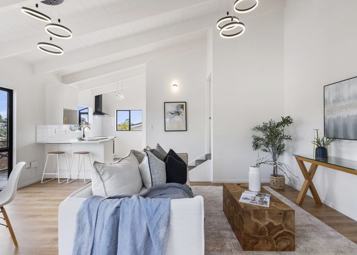  at 2/19 Romulus Place, Totara Vale, Auckland