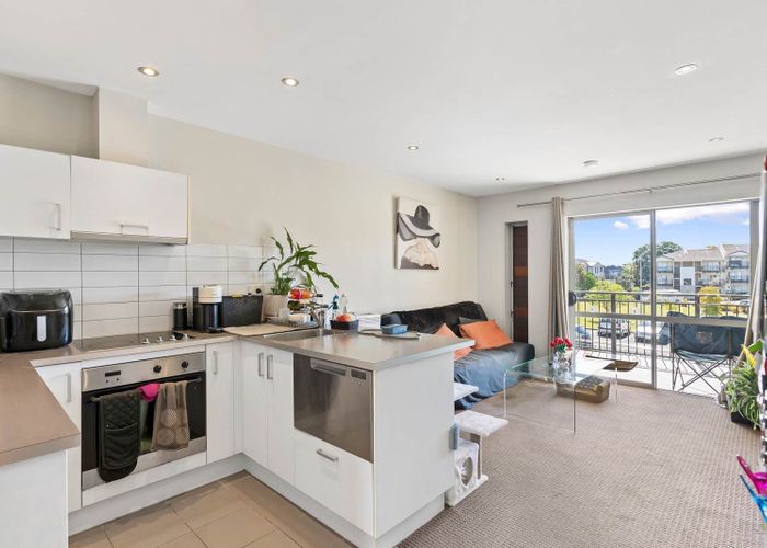  at E2/71 Spencer Road, Oteha, North Shore City, Auckland