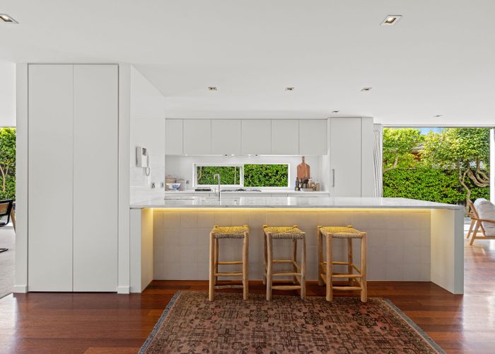  at 9 Poynder Avenue, Fendalton, Christchurch City, Canterbury