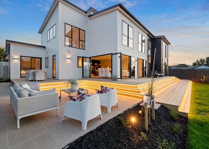  at 19A Cliff View Drive, Green Bay, Waitakere City, Auckland