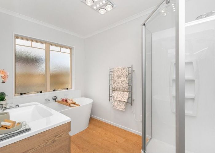  at 18 Mews Place, Forest Lake, Hamilton