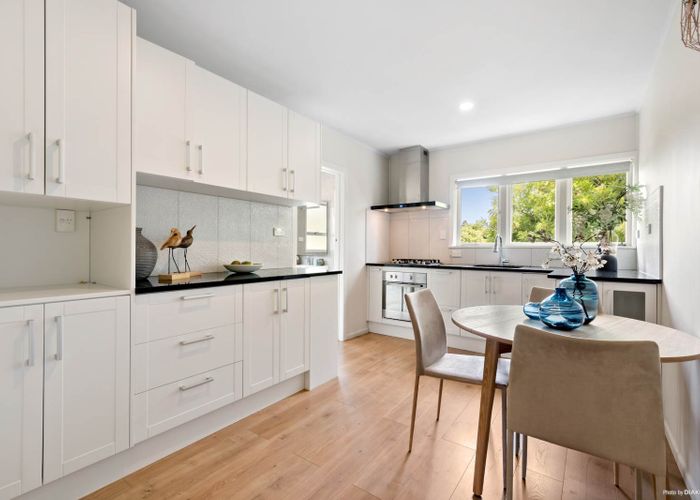  at 2/5 Winifred Avenue, Bayview, Auckland